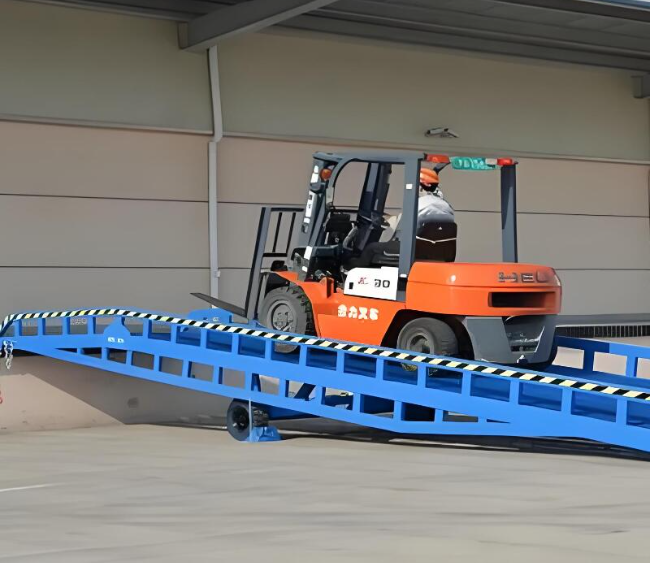 隆阳移动式卸货平台（叉车用）